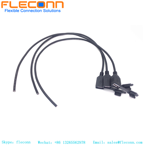 USB da un gomito maschio a una femmina con cavo dati antipolvere